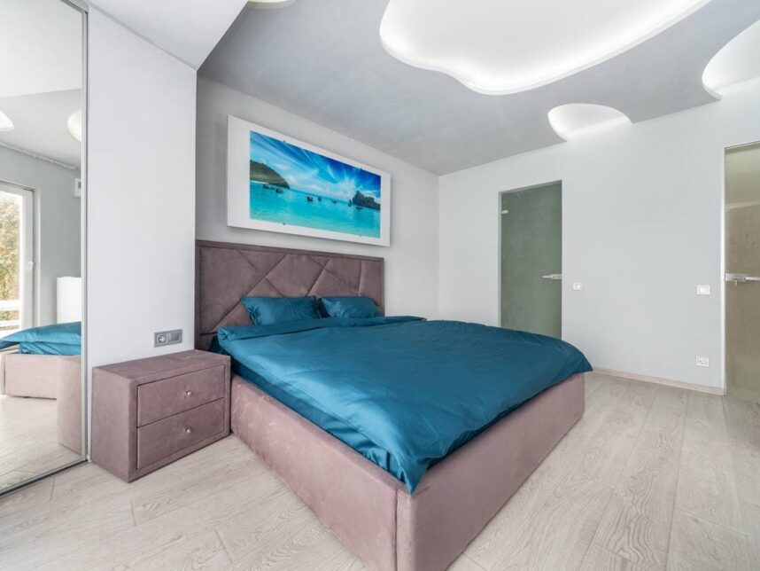 golosiyiv-bedroom